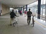 函館駅ホームへの通路は自転車でも楽々